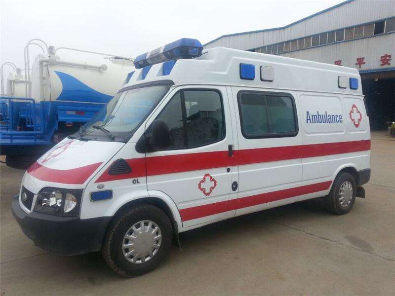 救護車和醫(yī)療車有什么區(qū)別？救護車廠家專業(yè)為你解答。01
