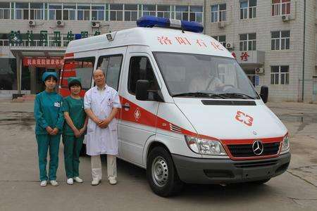 車禍期間，救護(hù)車及時(shí)出現(xiàn)能救人于危難